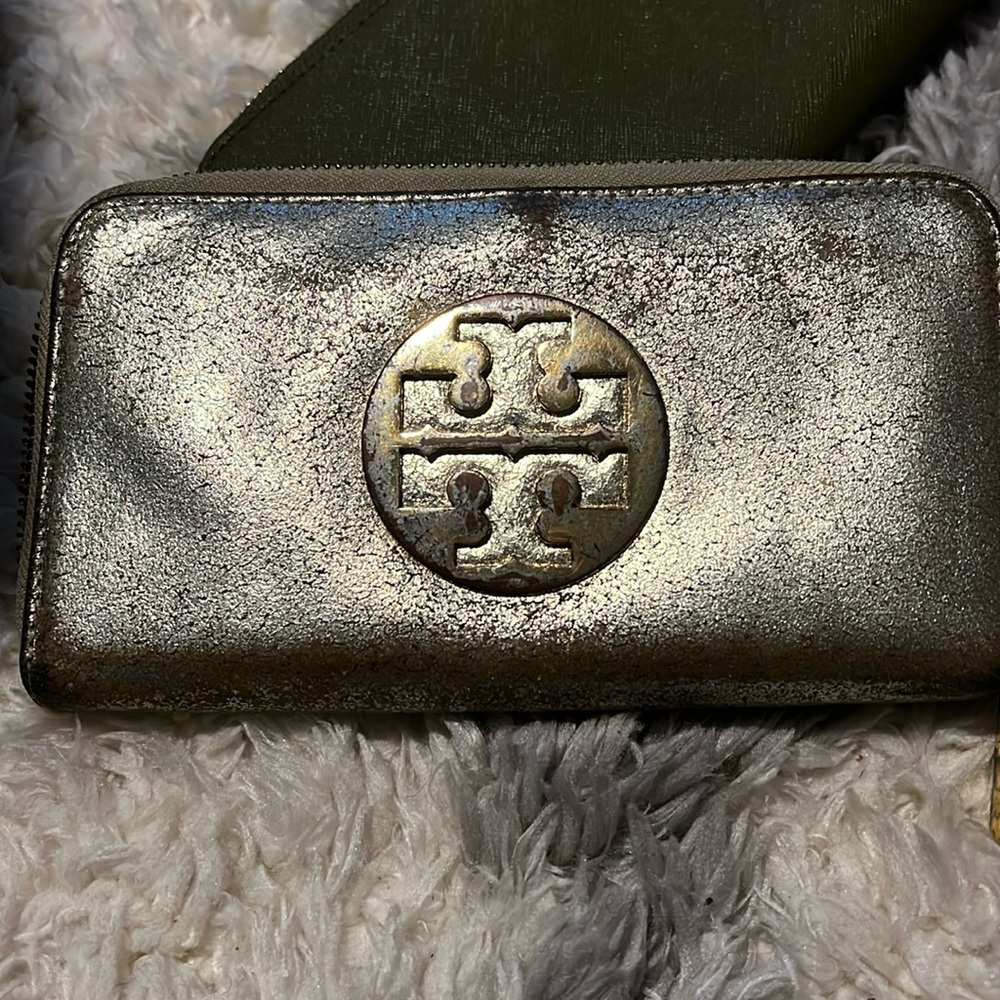Gold Tory Burch wallet